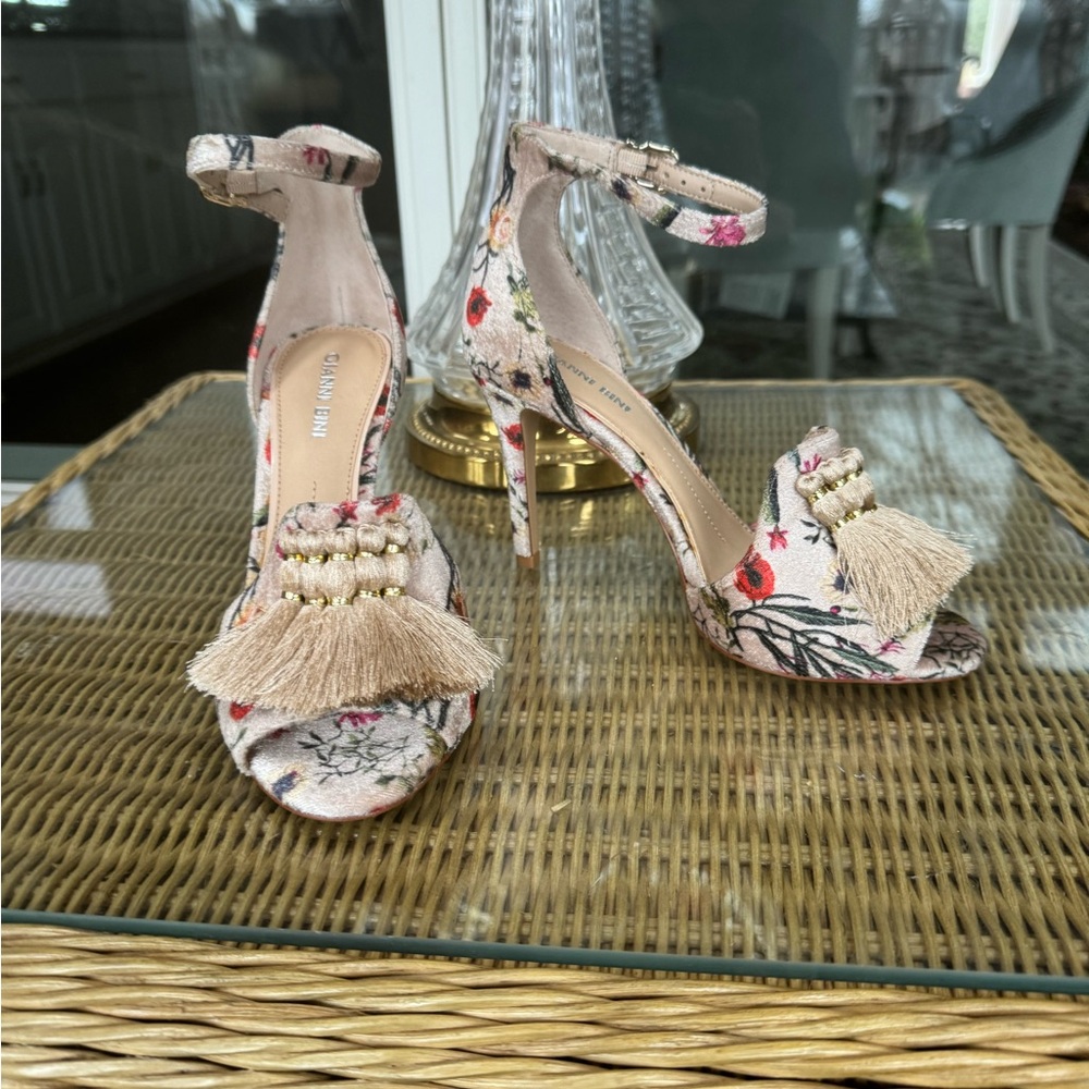NWB   Gianni Bini heels